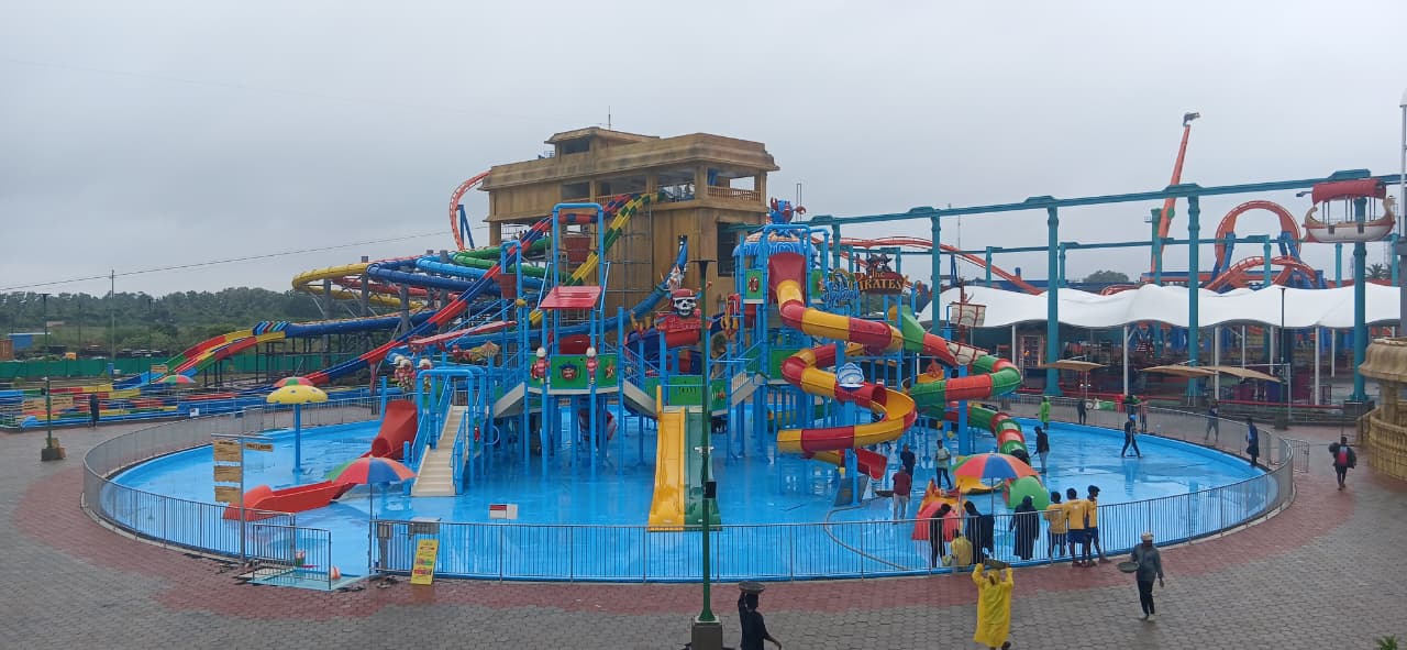 Pool contractor — Pirate-themed family water-play structure with multi-lane slides at a Dreamz Pools water park